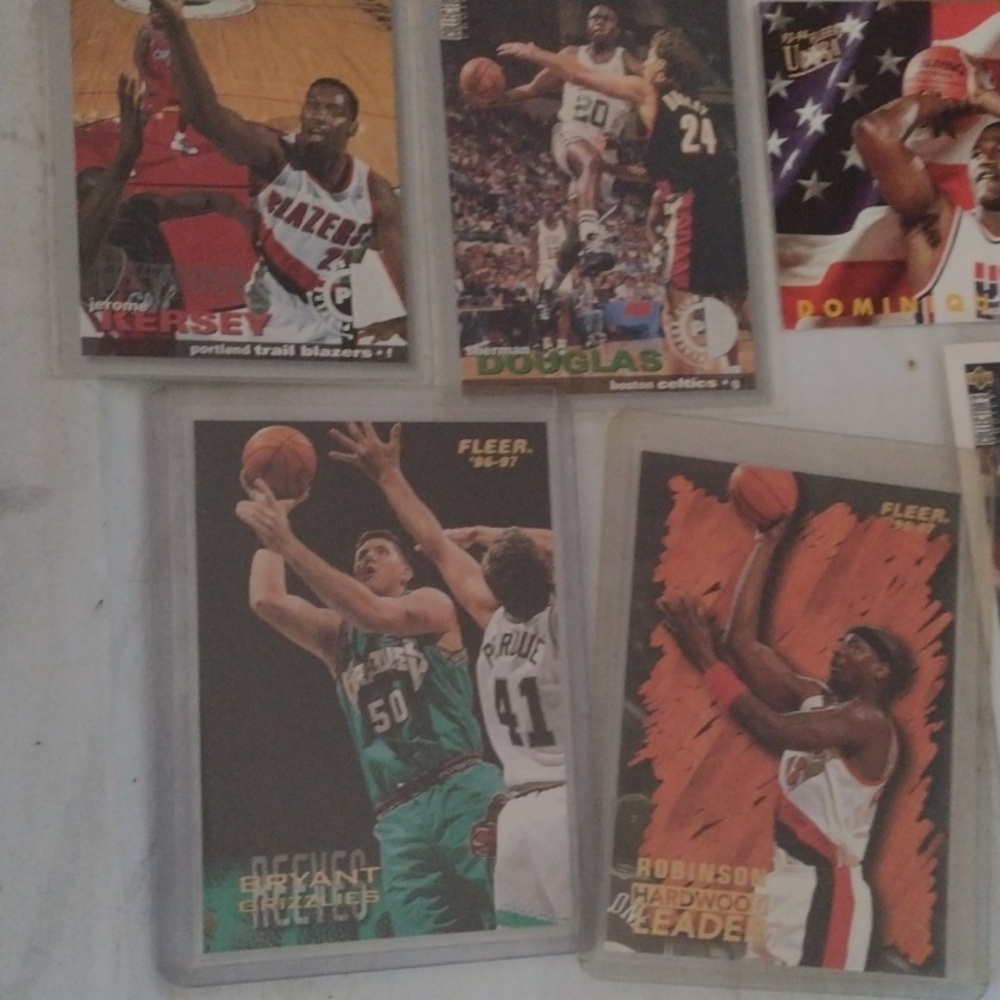 Assorted Basketball Trading Cards - Picture 4 of 6